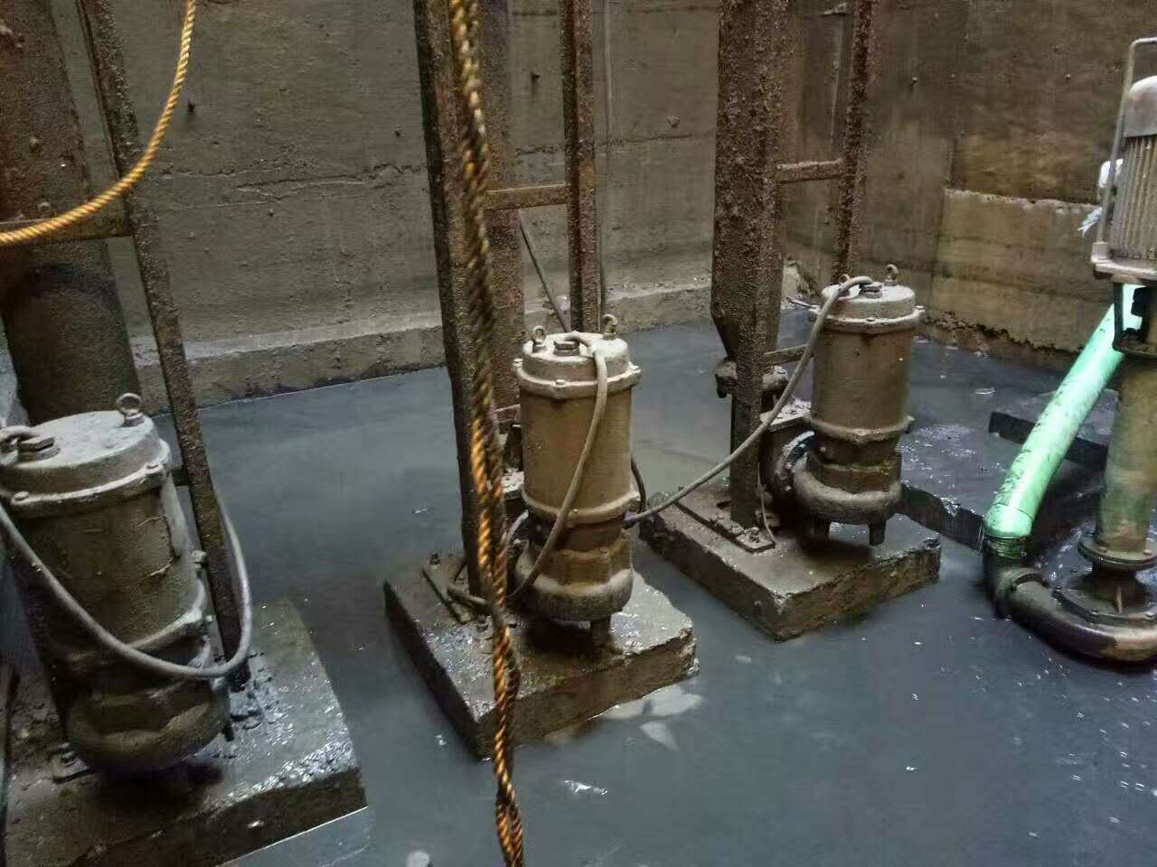 湘桥污水池清理