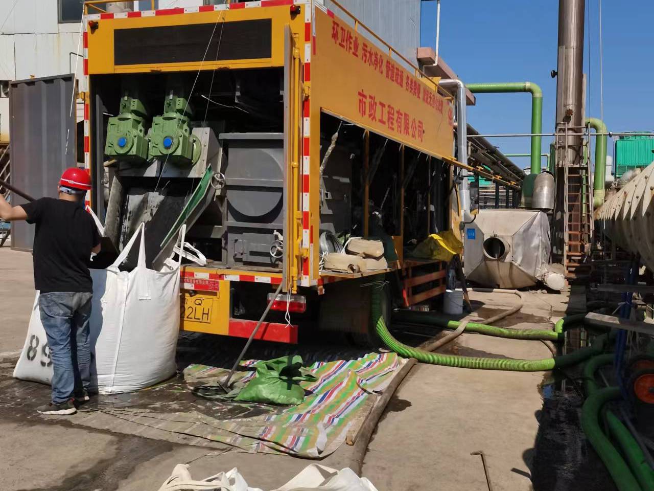 湘桥淤泥压干处理